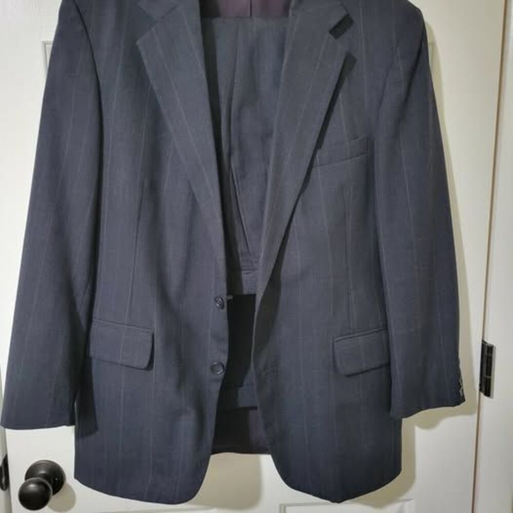 Tailored in USA Vintage Mens Midnight Navy Pinstripe 2Piece Suit 42R 35R (38 34)